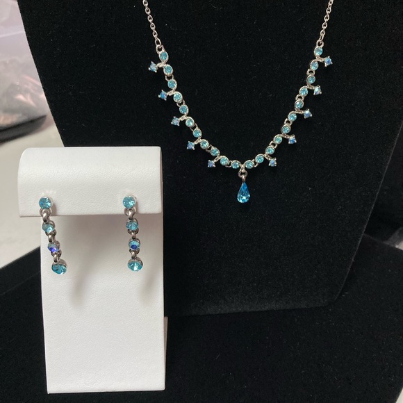 Aqua, Pink or Clear Teardrop necklace & 4 stone earrings set.  Silvertone metal. - Picture 2 of 9